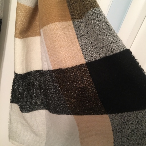 Anthropologie Buffalo Plaid Scarf/ Wrap - Picture 3 of 4